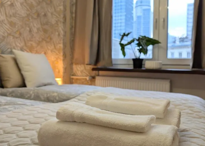 The Golden Frame By Cooee * Warsaw