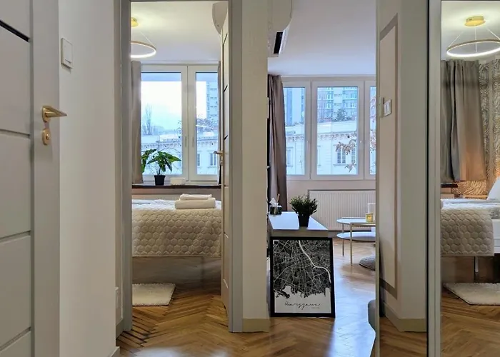 The Golden Frame By Cooee Varšava